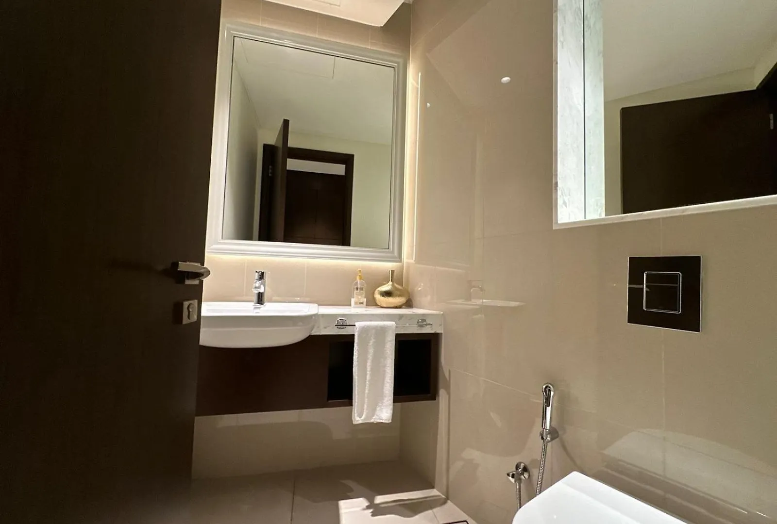 Fountain Views Two Bedroom Apartment Dubai