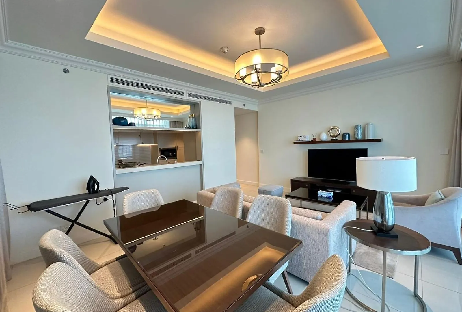 Fountain Views Two Bedroom Apartment Dubaj